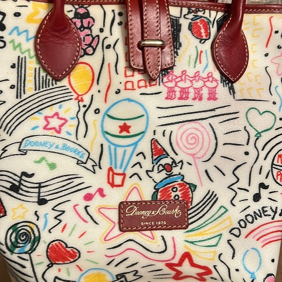 Limited Edition Macy's Parade Dooney and Bourke Statement Bucket Bag - Picture 8 of 12
